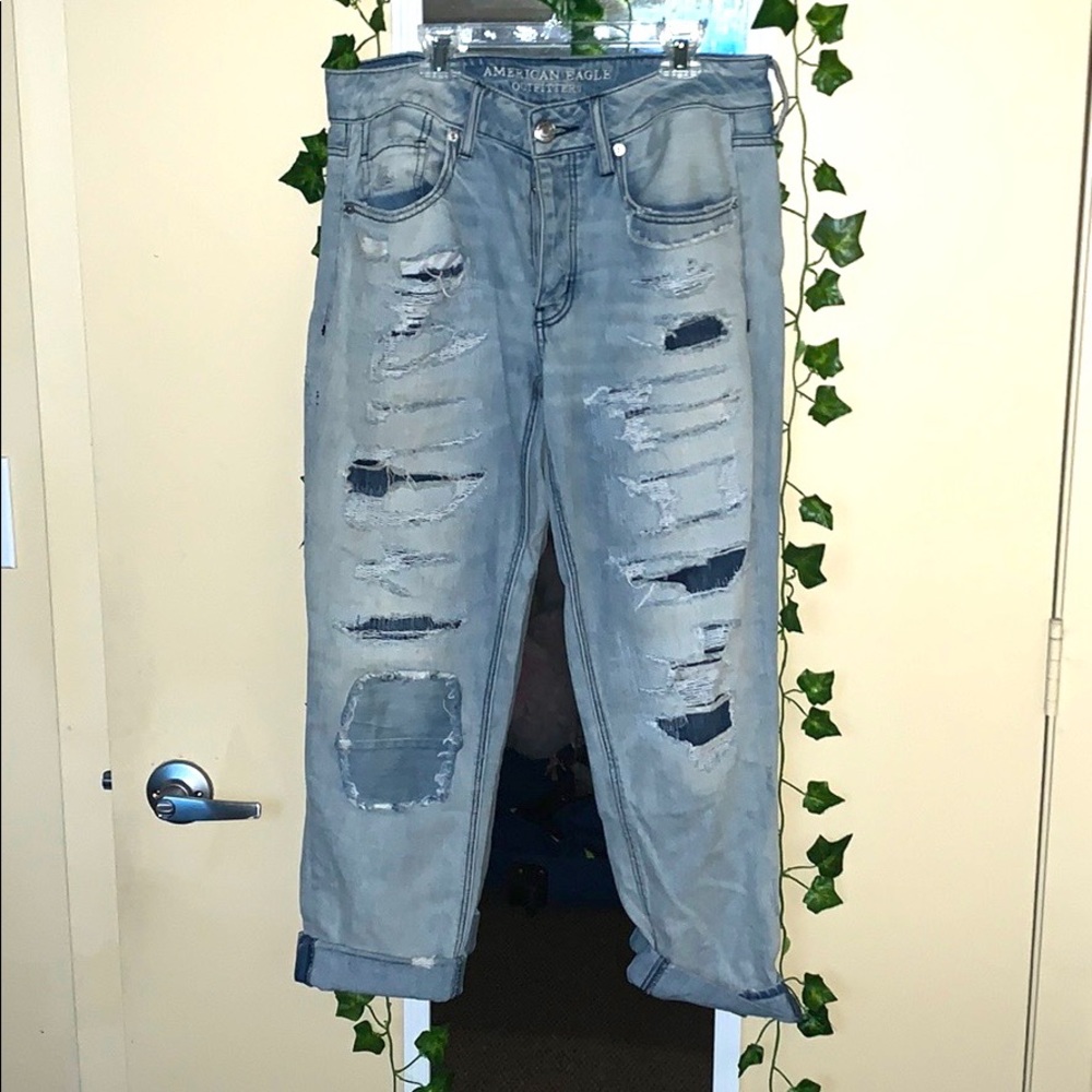 American Eagle Distressed Cropped Denim
